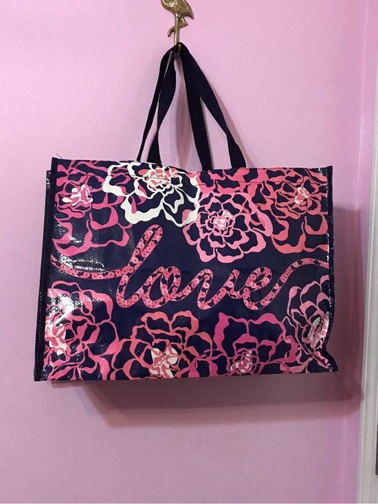 Vera Bradley Handbags - Vera Bradley Market Tote in Katalina Pink "LOVE" Bag